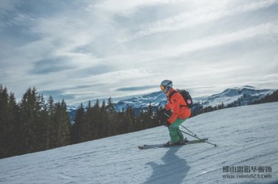 來看啦喂！教你如何選購滑雪服